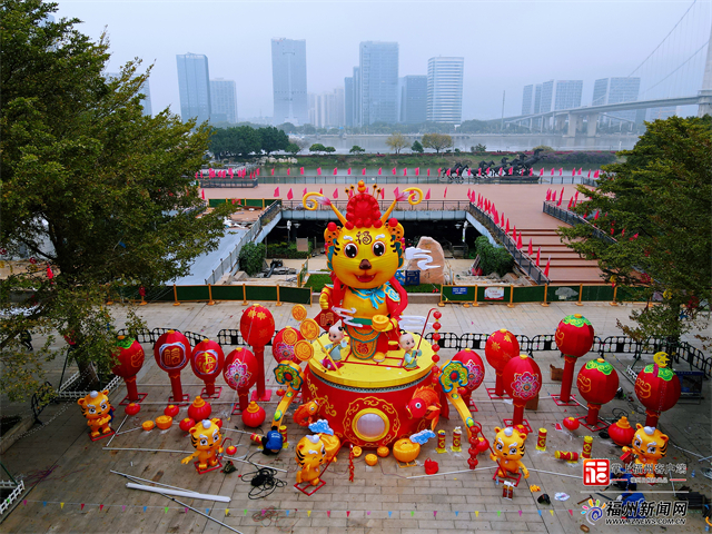 大型福虎花燈亮相福州花海公園