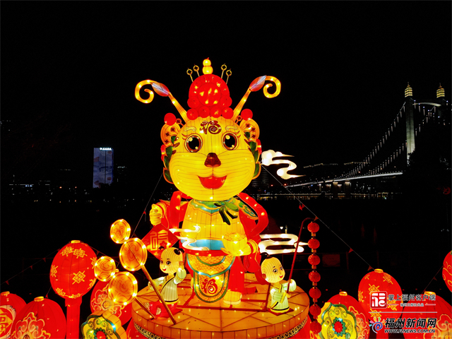 大型福虎花燈亮相福州花海公園