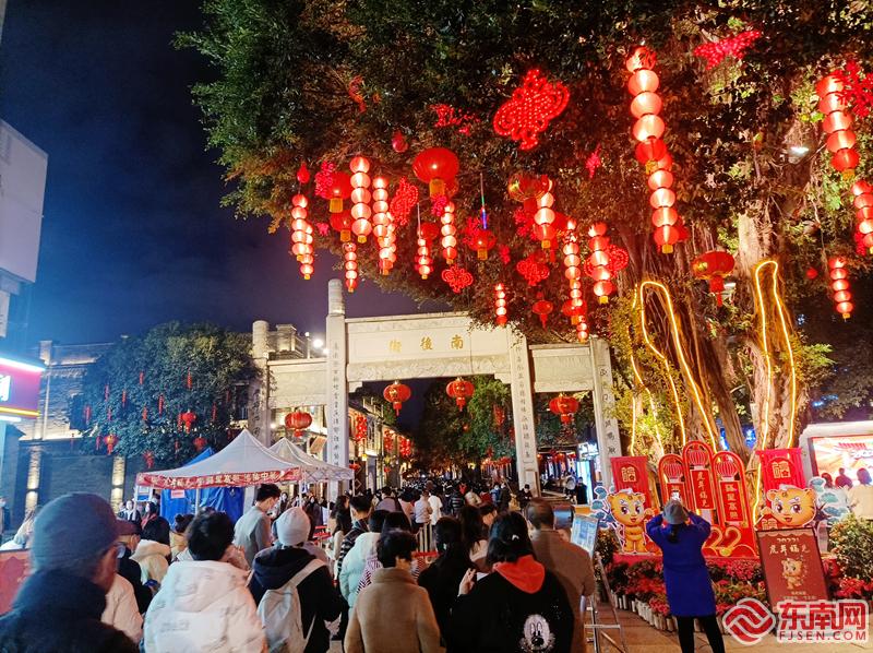 福州三坊七巷元宵互動燈會點亮