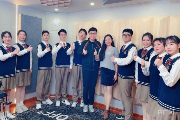 福州一中學合唱團溫暖發聲 《光的方向》致敬抗疫工作者
