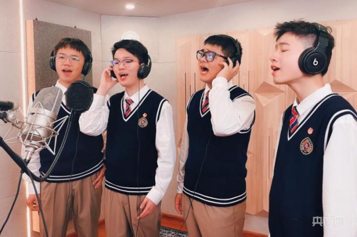 福州一中學合唱團溫暖發聲 《光的方向》致敬抗疫工作者