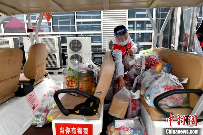 探訪福州管控區(qū)物資配送 確保抗疫“糧草”不掉隊