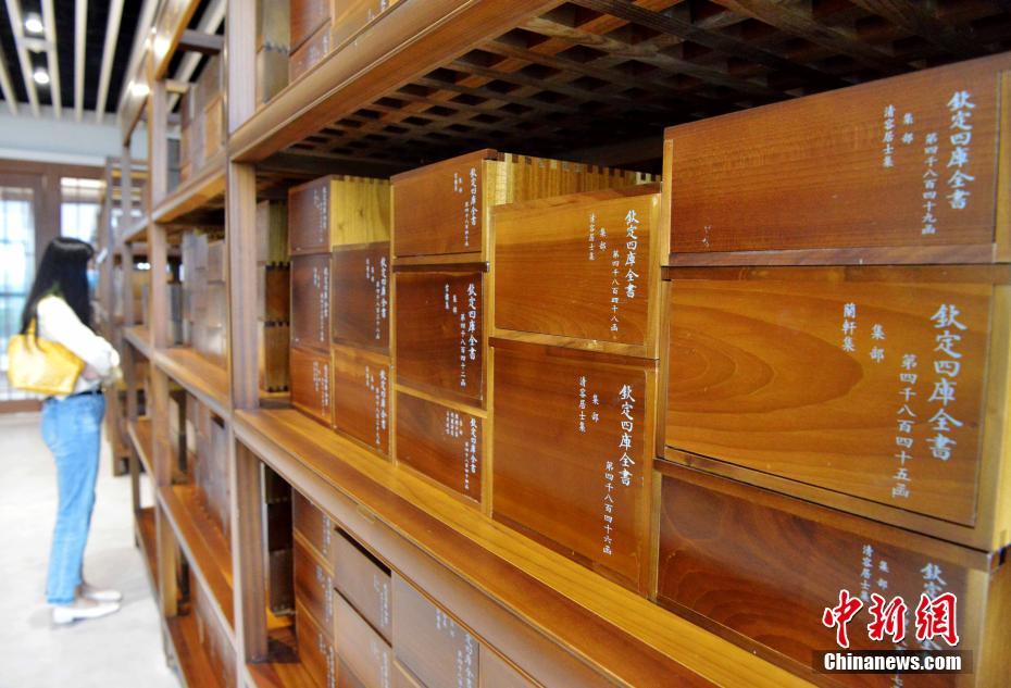 福州：6000余個木盒3.6萬余冊的《四庫全書》吸引讀者