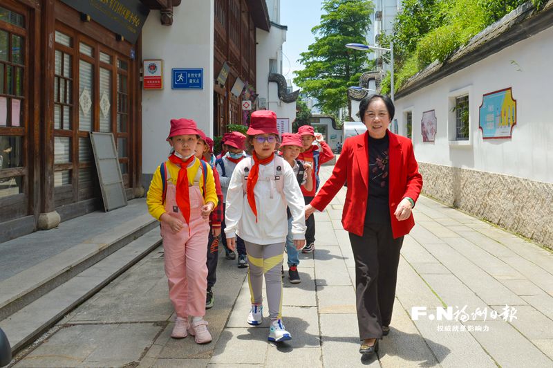 30年·30人｜林丹：“小巷總理”育得百花開