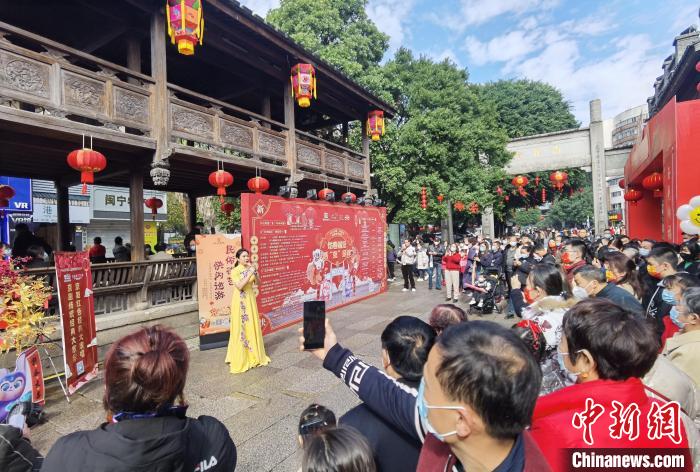 “福見好戲” 鬧新春 國粹京劇快閃進景區