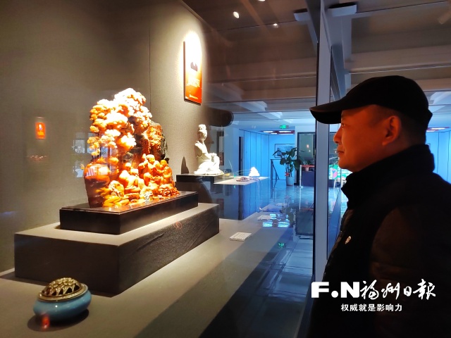 福州壽山石鑒定中心展出省工藝美術大師作品
