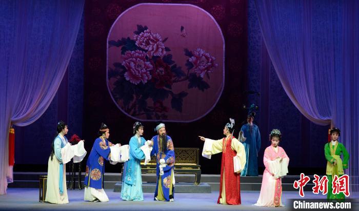 傳承版越劇《五女拜壽》獻演 “芳華”展現青春力量