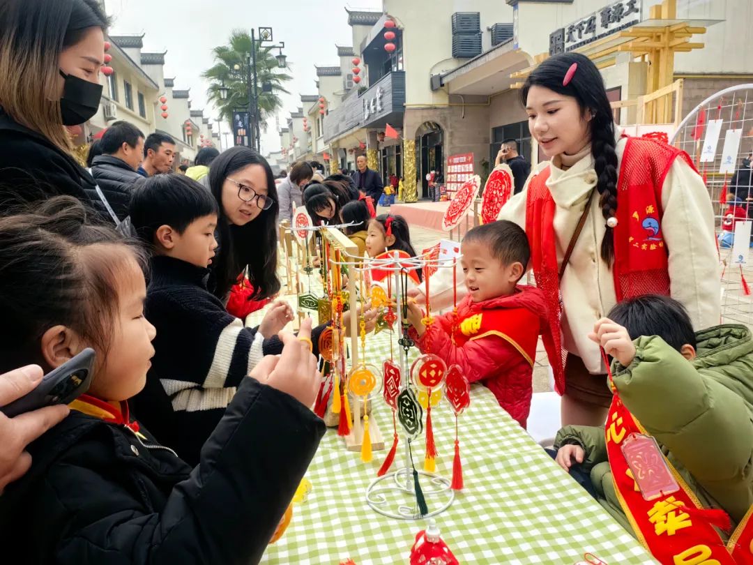 羅源：“愛心義賣員”帶你體驗非遺剪紙活動啦！