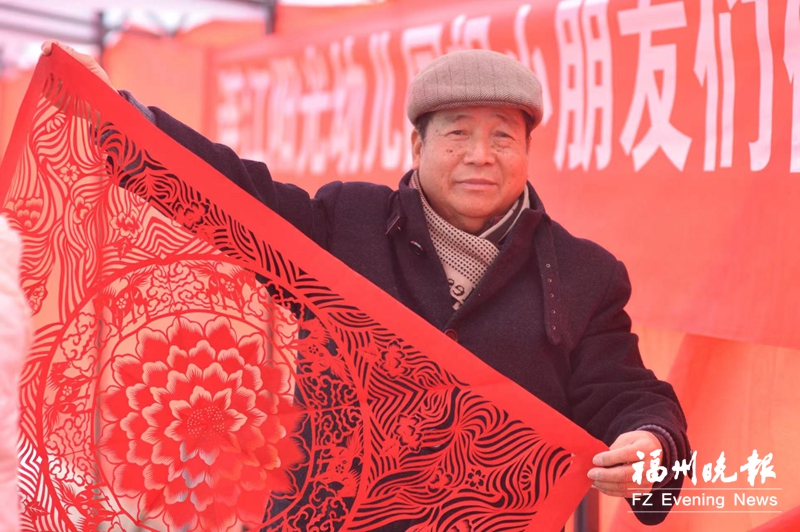 孫長(zhǎng)利：老當(dāng)益壯“一剪美”v