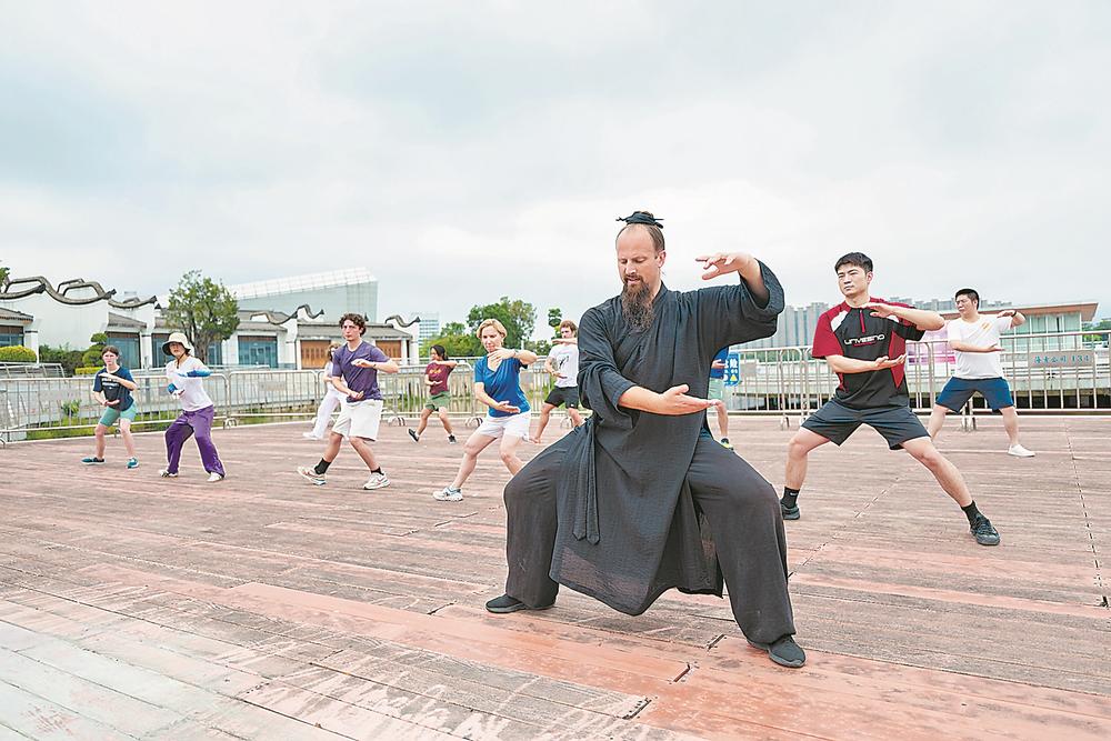 當(dāng)外國(guó)青年遇見(jiàn)中國(guó)非遺