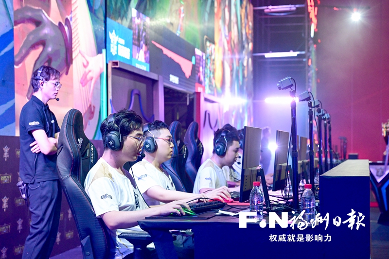 《英魂之刃》夏季賽線下總決賽在榕舉辦
