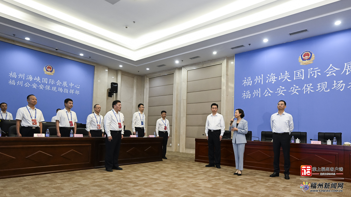 省市領(lǐng)導(dǎo)看望慰問(wèn)2024世界航海裝備大會(huì)工作人員