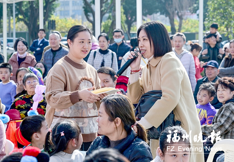 迎新年廣場文化活動舉行 愛心聯歡 祝福福州晚報43周歲生日