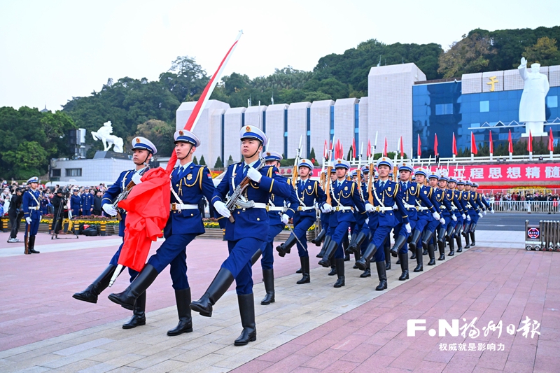 五一廣場舉行元旦升旗儀式