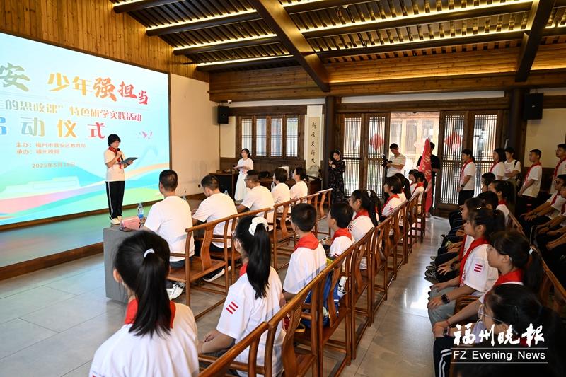 “行走”的思政課“走新”又“走心”