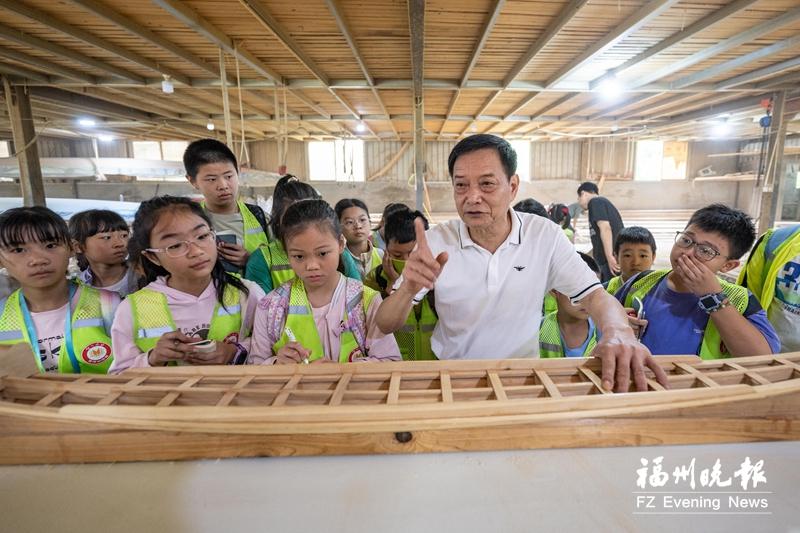 福州晚報寫作訓練營走進“中國龍舟制造第一村”